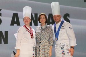 «Latvijas gada pavārs 2021» ir Dinārs Zvidriņš un «Latvijas gada pavārzellis 2021» ir Aleksandra Krūka 4