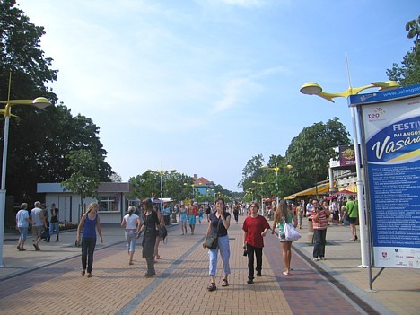 Basanavičiusa iela ir tūristu visiecienītākā vieta Palangā, kur atrodas dažādas kafejnīcas un izklaides vietas 16590