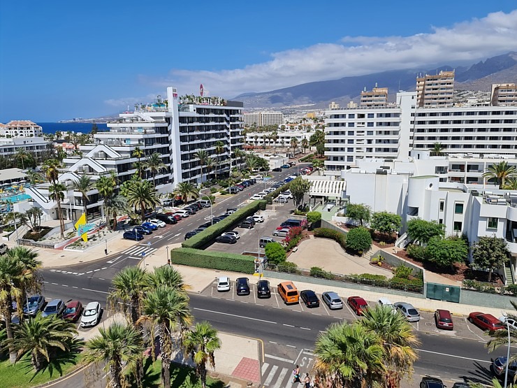 Travelnews.lv izbauda luksus viesnīcas «Hotel Vulcano» jumta baseinu ar skatu uz Kosta Adehe Tenerifē 308708