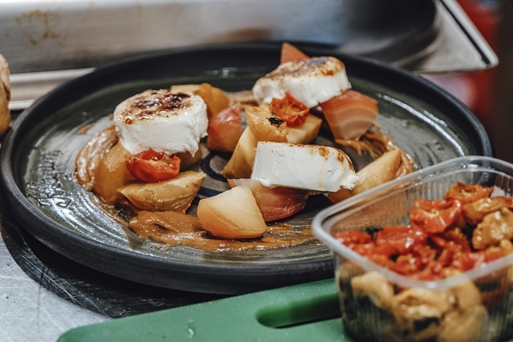 Latgalieši projekta «Local foods» ietvaros klātienē iepazīst Tomasa Godiņa pavārmākslu. Foto: Inga Pudnika-Skerškāne 308827