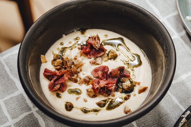 Latgalieši projekta «Local foods» ietvaros klātienē iepazīst Tomasa Godiņa pavārmākslu. Foto: Inga Pudnika-Skerškāne 308829