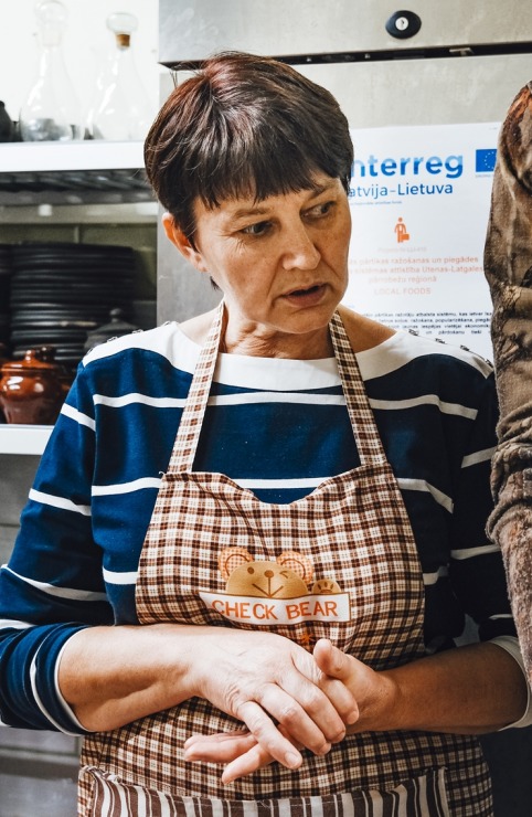 Latgalieši projekta «Local foods» ietvaros klātienē iepazīst Tomasa Godiņa pavārmākslu. Foto: Inga Pudnika-Skerškāne 308832