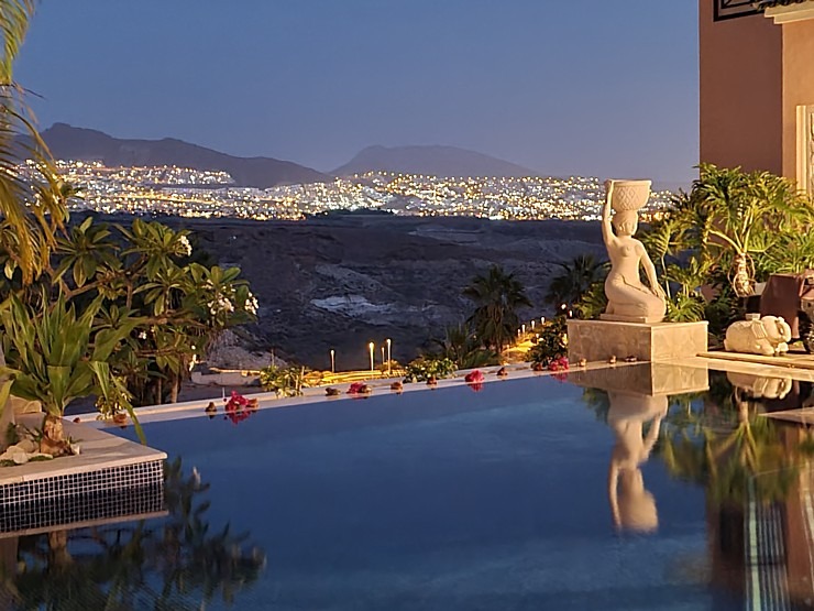 Travelnews.lv iepazīst vienu no skaistākajām dizaina viesnīcām Tenerifē - «Royal River Luxury Hotel» Travelnews.lv iepazīst vienu no skaistākajām dizaina viesnīcām Tenerifē - «Royal River Luxury Hotel» 309155