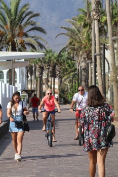 Travelnews.lv iepazīst Tenerifes kūrorta Adeje pludmali un promenādi 30