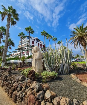 Travelnews.lv iepazīst Tenerifes kūrorta Adeje pludmali un promenādi 35