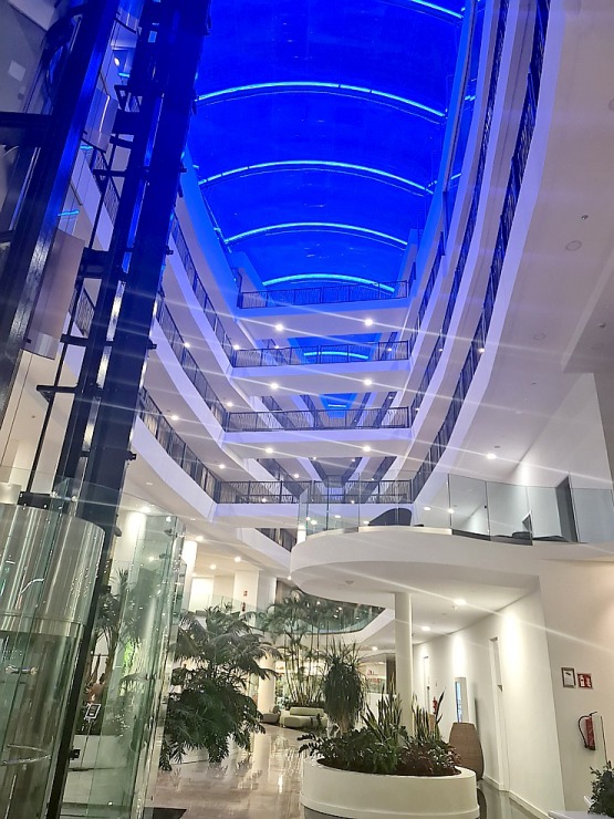 Travelnews.lv izbauda vakariņas luksus viesnīcas «GF Victoria Hotel» restorānā 309886