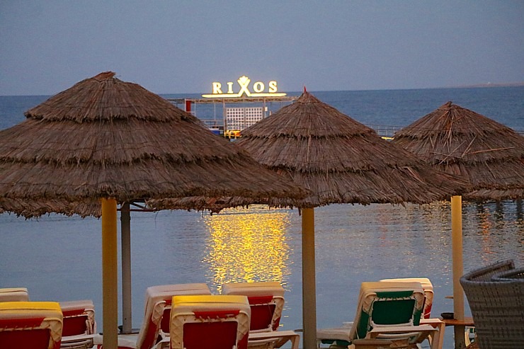 «Rixos Sharm El Sheikh Adult Friendly» pludmales dzīve piedāvā niršanu, kamieļus un... 310420