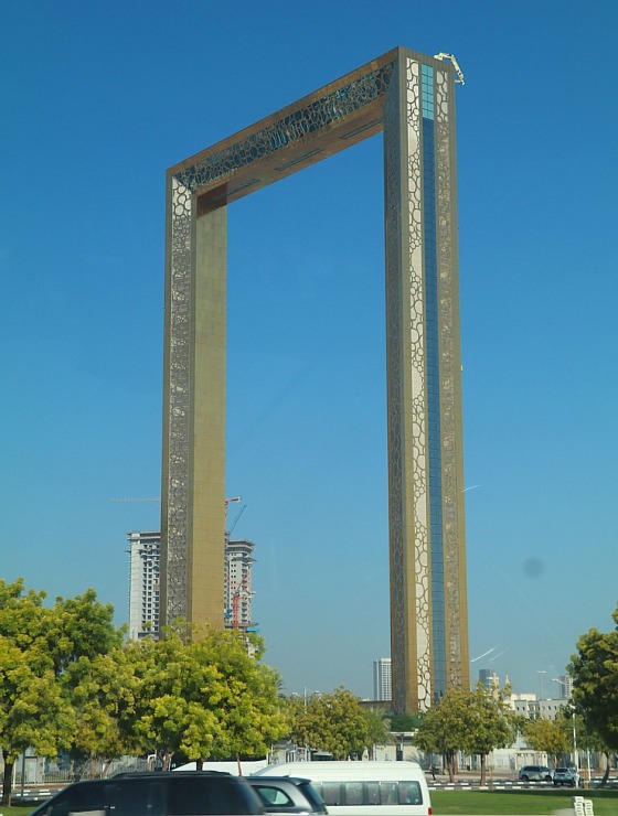 Travelnews.lv vakara gaismā apmeklē 150 metru augsto Dubaijas rāmi «Dubai Frame» 311542