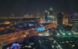 Travelnews.lv vakara gaismā apmeklē 150 metru augsto Dubaijas rāmi «Dubai Frame» 22