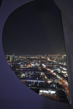 Travelnews.lv vakara gaismā apmeklē 150 metru augsto Dubaijas rāmi «Dubai Frame» 24