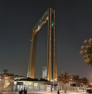 Travelnews.lv vakara gaismā apmeklē 150 metru augsto Dubaijas rāmi «Dubai Frame» 3