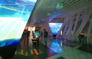 Travelnews.lv vakara gaismā apmeklē 150 metru augsto Dubaijas rāmi «Dubai Frame» 30