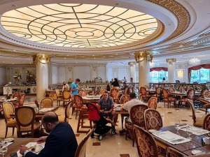 Travelnews.lv izbauda Dubaijas luksus viesnīcas «Raffles The Palm Dubai» bagātīgo ēdienkarti 3