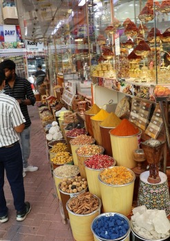 Travelnews.lv apmeklē Dubaijas garšvielu tirgu vecpilsētā 8