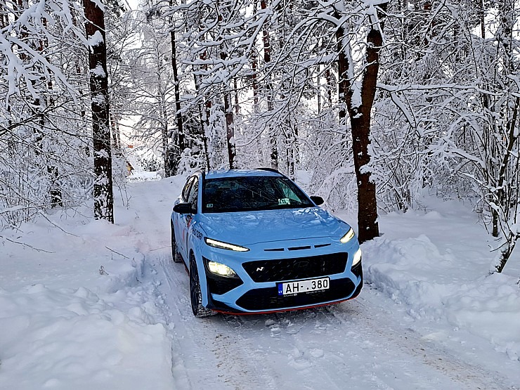 Travelnews.lv sadarbībā ar «Autohalle» ceļo ar 280 zirgspēku jaudīgo «Hyundai Kona N» 311867