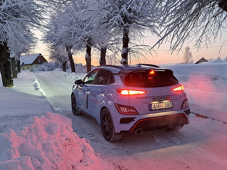 Travelnews.lv sadarbībā ar «Autohalle» ceļo ar 280 zirgspēku jaudīgo «Hyundai Kona N» 311880