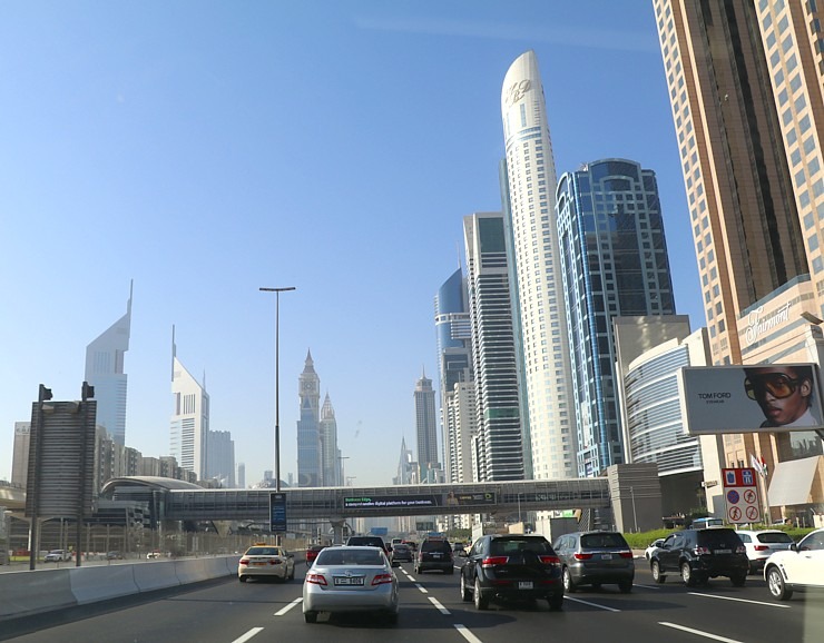 Dubaijas debesskrāpji un modernā arhitektūra pārsteidz tūristus 312244