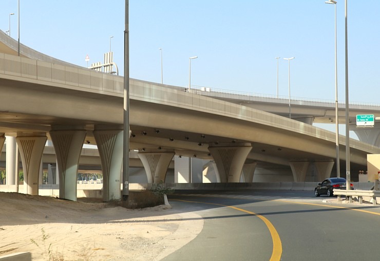 Skati Dubaijas satiksmi, tiltus, rūpnīcas un ceļa zīmes 312266