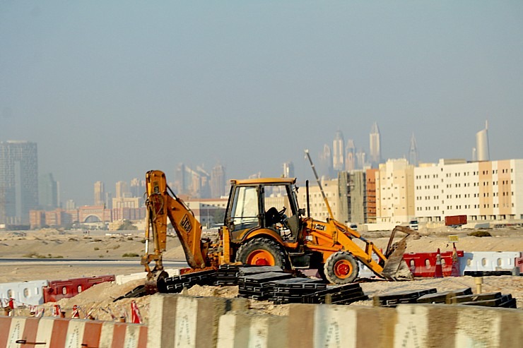 Skati Dubaijas satiksmi, tiltus, rūpnīcas un ceļa zīmes 312271