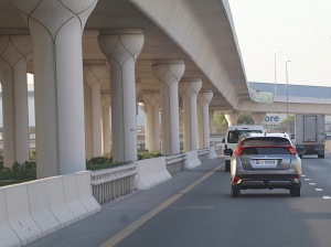 Skati Dubaijas satiksmi, tiltus, rūpnīcas un ceļa zīmes 10