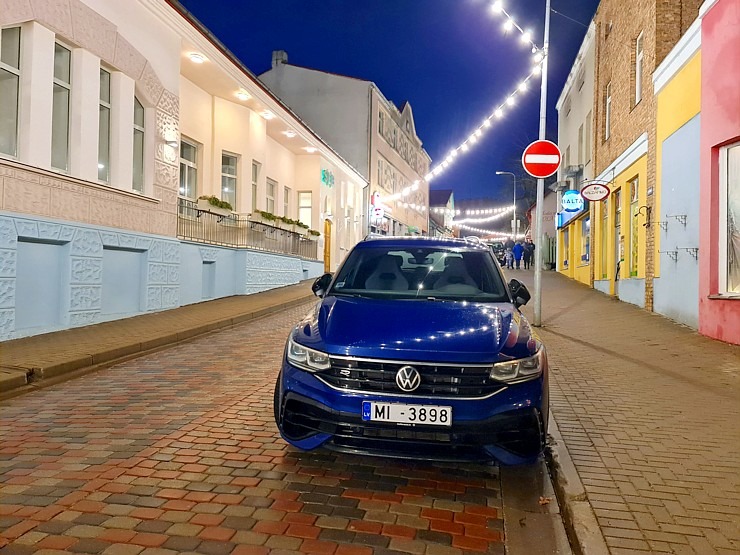 Travelnews.lv ar jaudīgo «VW Tiguan R» dodas paēst uz ļoti garšīgu Talsu virtuvi «Pannas» 312298