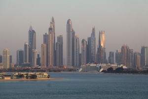 Iepazīstam Dubaijas luksus viesnīcas «Raffles The Palm Dubai» terases restorānu 27
