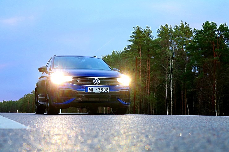 Travelnews.lv ar jaudīgu «VW Tiguan R» apceļo Kurzemi gar Rīgas jūras līci 312558