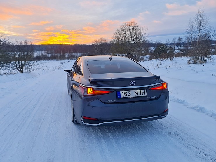 Travelnews.lv ar premium klases vāģi «Lexus ES 300H» dodas ceļojumā uz Latgali 313516