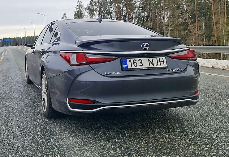 Travelnews.lv ar premium klases vāģi «Lexus ES 300H» dodas ceļojumā uz Latgali 313523