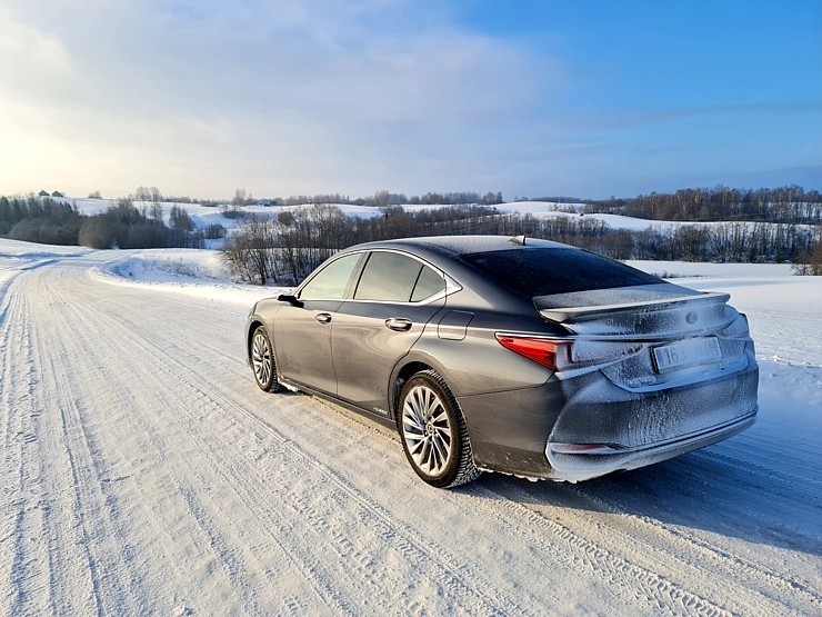 Travelnews.lv ar premium klases vāģi «Lexus ES 300H» dodas ceļojumā uz Latgali 313489