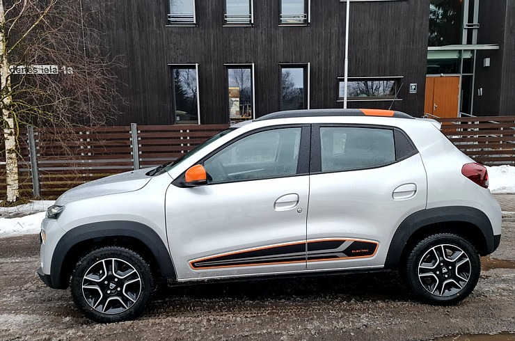 Travelnews.lv ceļo ar lētāko elektrisko vāģi «Dacia Spring» 313636