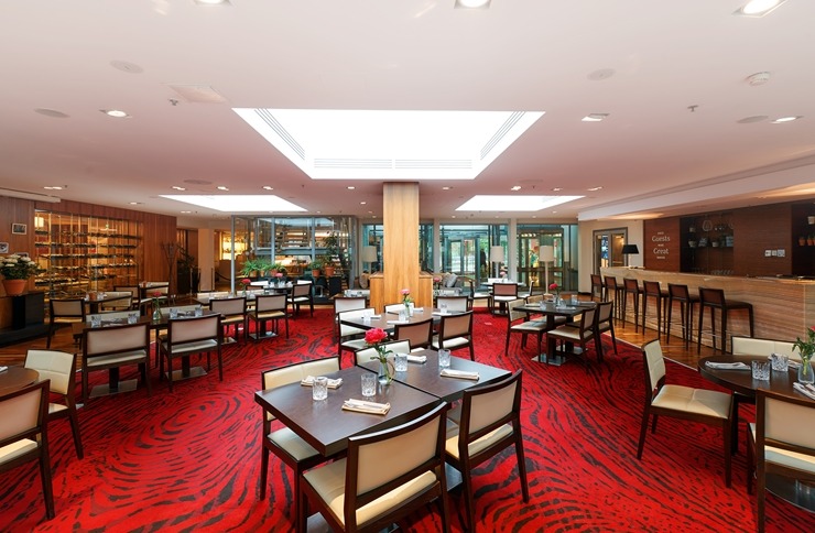 Rīgas viesnīcas «Radisson Blu Elizabete Hotel» restorāns «CUT» ir atvērts un gaida ciemiņus 314429