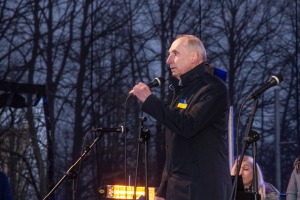 Ventspils Lielajā laukumā norisinās atbalsta mītiņš Ukrainai. Foto: Oskars Jūra 14