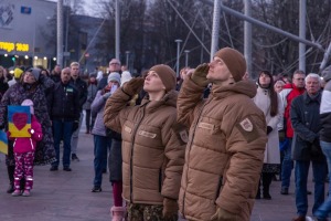 Ventspils Lielajā laukumā norisinās atbalsta mītiņš Ukrainai. Foto: Oskars Jūra 21