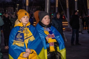 Ventspils Lielajā laukumā norisinās atbalsta mītiņš Ukrainai. Foto: Oskars Jūra 33