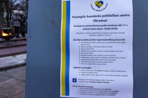 Ventspils Lielajā laukumā norisinās atbalsta mītiņš Ukrainai. Foto: Oskars Jūra 5