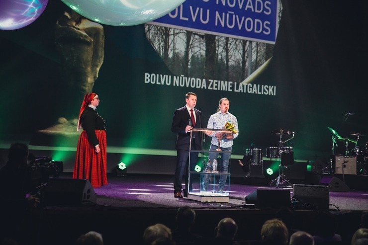 Latgaliešu kultūras gada balva «Boņuks 2021» tiek pasniegta Latgales vēstniecībā «GORS». Foto: Dagnija Bernāne 314630