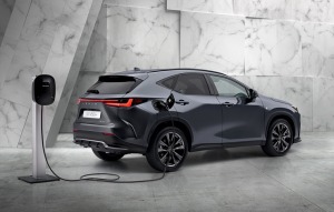 Jaunais vidēja izmēra luksusa SUV klases spēkrats «Lexus NX» ir pieejams arī Latvijā 2