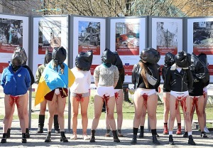 Rīgā protestē pret Krievijas karavīru seksuālo vardarbību Ukrainā 3