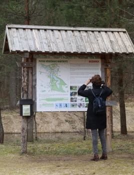 Travelnews.lv iepazīst «Meža takas» posmu Kazdangas apkaimē 12