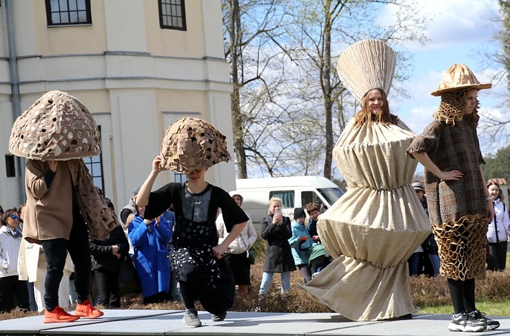 Krāslavas grāfu Plāteru pils kompleksā notiek praktisko mākslu festivāls «Pārvērtības» 316247