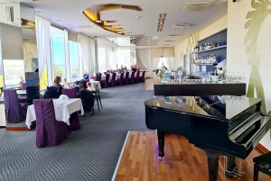 Travelnews.lv izbauda Pārdaugavas viesnīcas restorāna «9.stāva Restorāns» ēdienkarti un panorāmas skatu 4