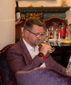 Vecrīgas 5 zvaigžņu viesnīcā «Grand Palace Hotel» degustējam kopā ar Ronaldu Pētersonu 12 Austrijas vīnus. Foto: Jānis Bērziņš 29