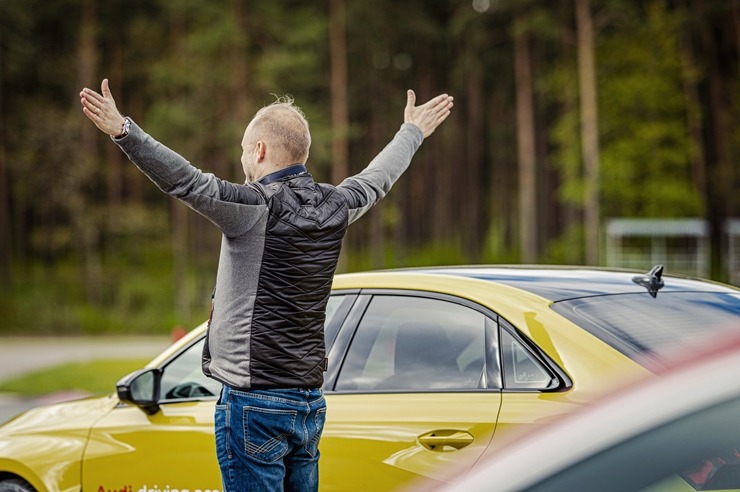 Par godu «Audi RS3» Latvijas pirmizrādei Biķernieku autosacīkšu trasē rūc motori. Foto: Audi Latvija 317214
