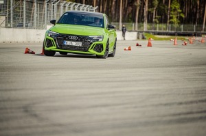 Par godu «Audi RS3» Latvijas pirmizrādei Biķernieku autosacīkšu trasē rūc motori. Foto: Audi Latvija 12