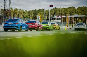 Par godu «Audi RS3» Latvijas pirmizrādei Biķernieku autosacīkšu trasē rūc motori. Foto: Audi Latvija 22