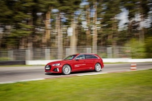 Par godu «Audi RS3» Latvijas pirmizrādei Biķernieku autosacīkšu trasē rūc motori. Foto: Audi Latvija 4
