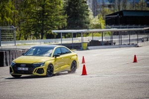 Par godu «Audi RS3» Latvijas pirmizrādei Biķernieku autosacīkšu trasē rūc motori. Foto: Audi Latvija 8