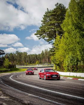 Par godu «Audi RS3» Latvijas pirmizrādei Biķernieku autosacīkšu trasē rūc motori. Foto: Audi Latvija 9