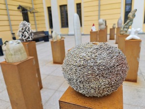 Daugavpils Marka Rotko mākslas centra izstādes mākslas objekti pārsteidz un samulsina 54